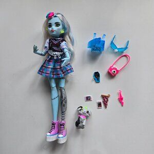 MONSTER HIGH Frankie Stein